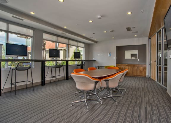 Cyber Café & Lounge