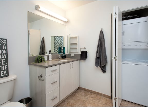 800J Lofts Bathroom and Washer and Dryer