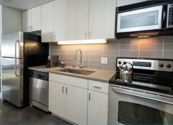800J Lofts Modern Appliances and Finishes