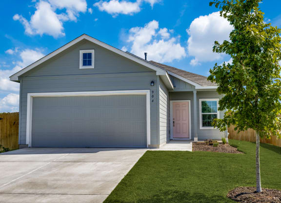 Linea Stillwater Rental Homes Model Home Exterior and Driveway