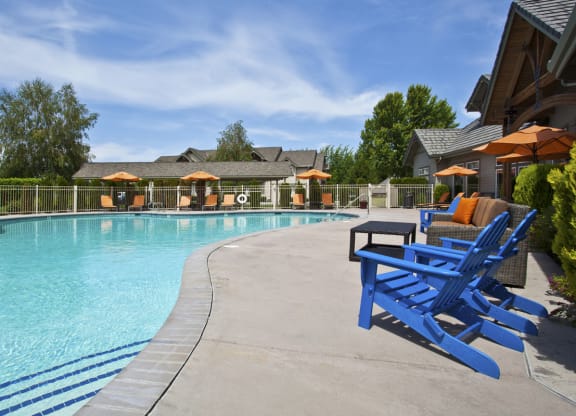 Grandridge Place Apartments Pool and Lawn Chairs