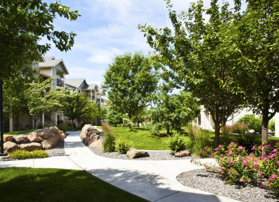 Island View Apartments Richland, Washington Community Courtyard