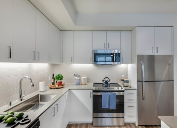 Quartz Countertops & Subway Tile Backsplashes