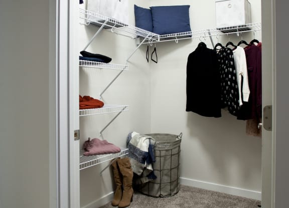 Pine Valley Ranch Apartments Walk In Closet