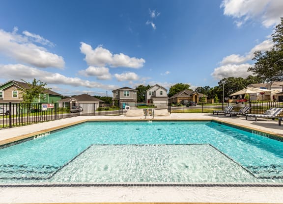 Rivers Edge Apartments Resort-Style Swimming Pool