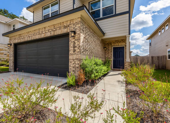 Rivers Edge Apartments Fully Landscaped Front Yards