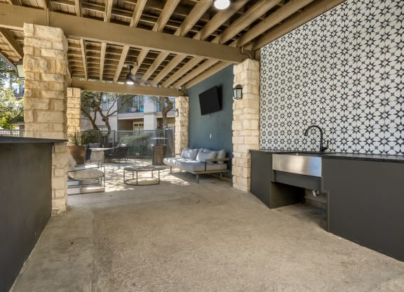 Shaded Outdoor Courtyard Area at Villas at Rogers Ranch, San Antonio