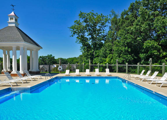 Swimming Pool and Sundeck at Timberlane Apartments, Peoria, Illinois