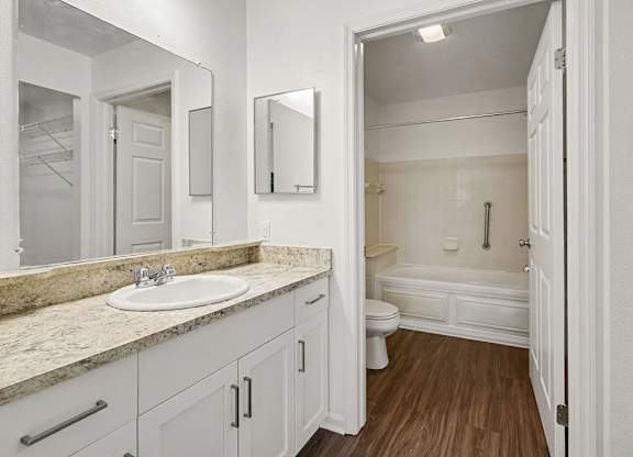 A master bathroom with a sink, toilet, and bathtub at Autumn Lakes Apartments and Townhomes, Mishawaka, 46544
