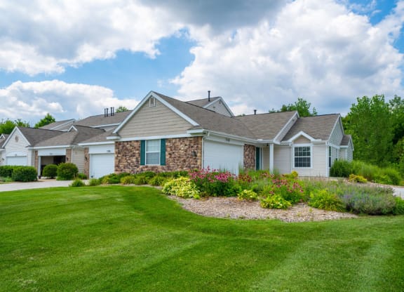 Exquisite Exterior at Autumn Lakes Apartments and Townhomes, Mishawaka, IN, 46544
