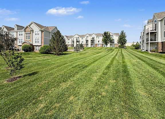 Large courtyard lawn with striped mowing pattern at Black Sand Apartments Homes, Nebraska, 68504