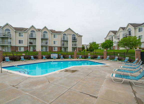Pool With Sunning Deck at Black Sand Apartment Homes, Lincoln, Nebraska