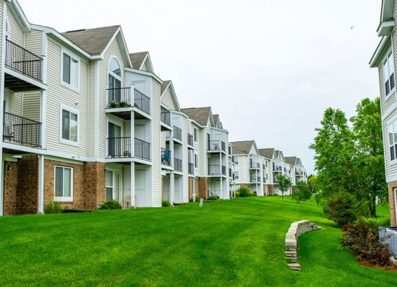 Lush Landscaping at Black Sand Apartment Homes, Lincoln