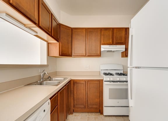 Buttercup Layout Model Kitchen White Appliances at The Harbours Apartments, MI 48038