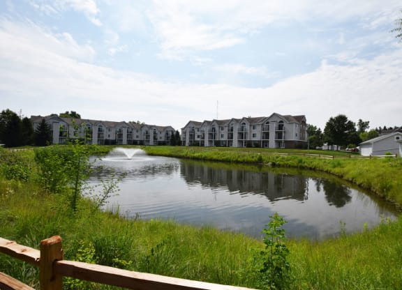 Gorgeous Pond Views at Canal 2 Apartments in Lansing, MI
