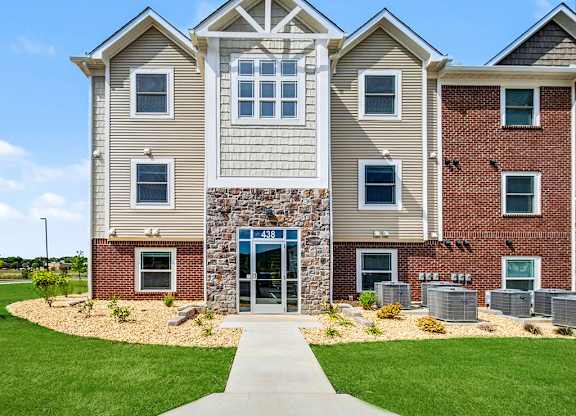 The front of an apartment building with landscaping at Chase Creek Apartment Homes, Huntsville, AL, 35811