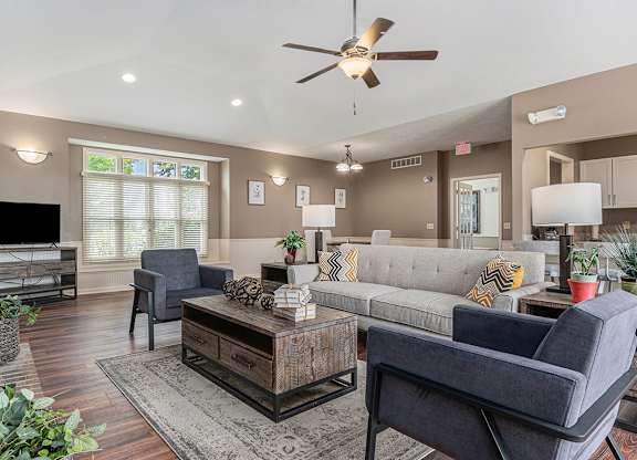 Lounge Area In Clubhouse with wi-fi at Colonial Pointe at Fairview Apartments, Nebraska