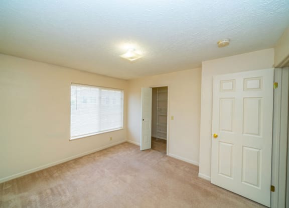 Large Walk In Closets at Colonial Pointe at Fairview Apartments, Bellevue, 68123