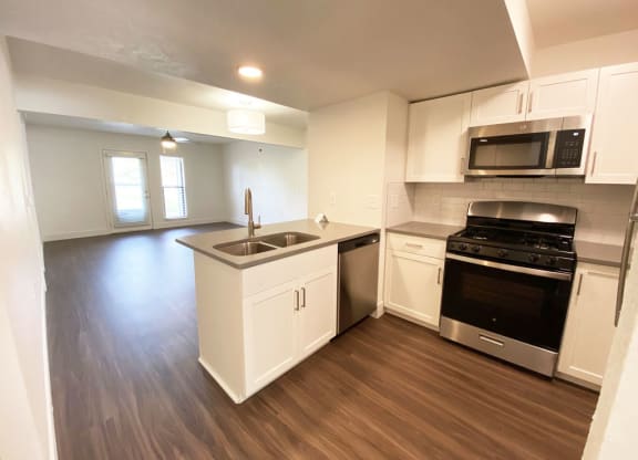 Stainless Steel Appliances at The Crossings Apartments, Grand Rapids, Michigan