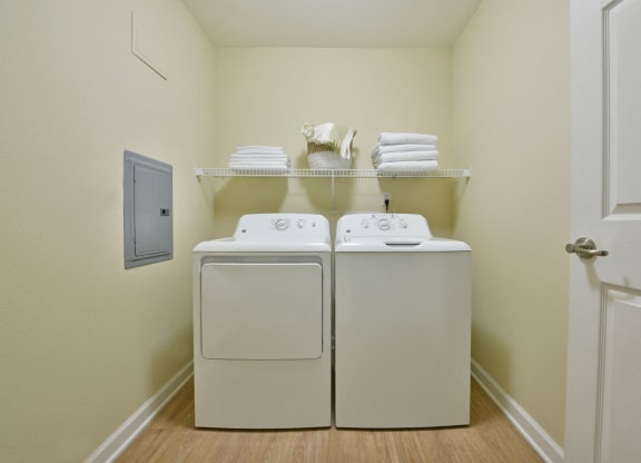Full Size Washer and Dryer at Badger Canyon, Kennewick, Washington