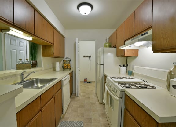 Kitchen at Windemere Apartments, Farmington Hills, MI