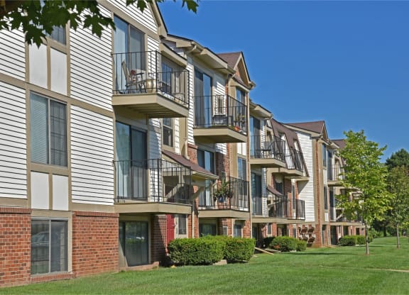Exterior at Windemere Apartments, Farmington Hills, 48335