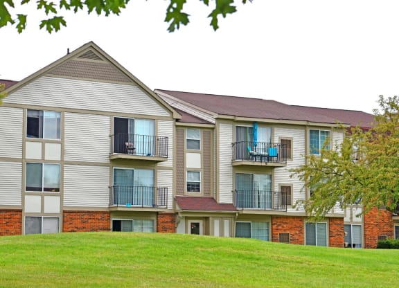 Elegant Exterior View at Bristol Square and Golden Gate Apartments, Wixom, 48393