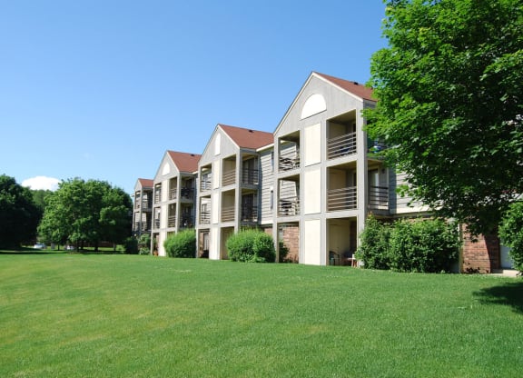 Sophisticated Apartment Living at Emerald Park Apartments, Kalamazoo