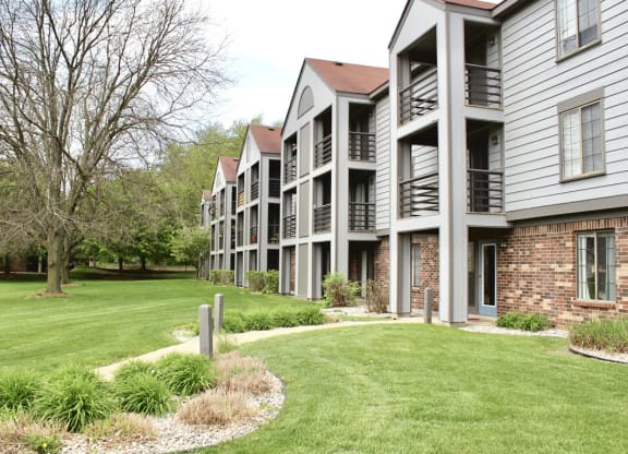 Exterior Rear of Building at Emerald Park Apartments in Kalamazoo, MI 49001