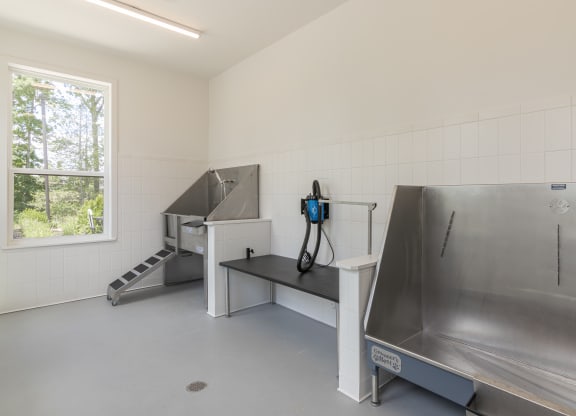 a pet grooming spa at Luxe 360 on Centerpointe Apartments, Midlothian, 23114
