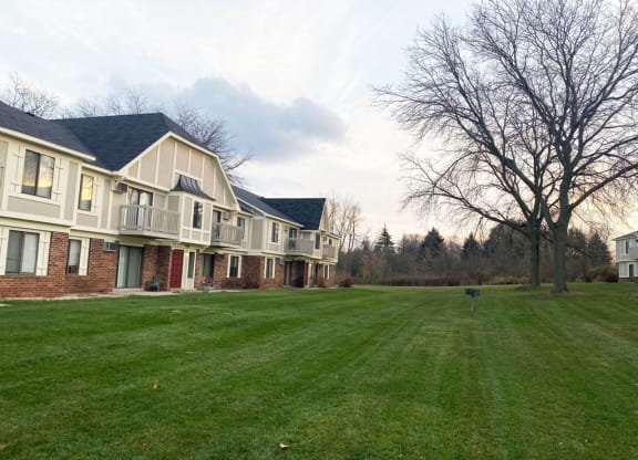 Picnic Areas and Grills at Wood Creek Apartments, Kenosha