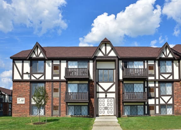 Convenient Location Near I 69 at Charter Oaks Apartments, Michigan