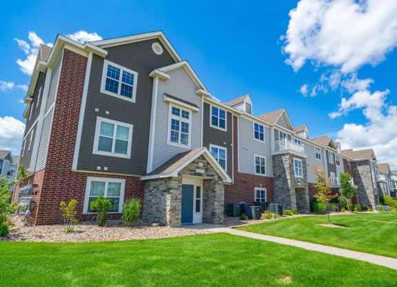 Lush Green Outdoor Spaces at Fieldstream Apartment Homes, Ankeny, IA