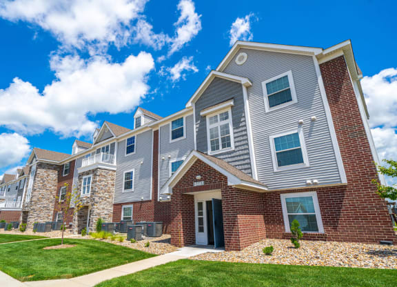 Exterior Property Design at Fieldstream Apartment Homes, Ankeny