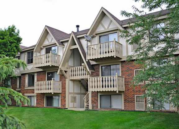 Private Balconies at Fox Pointe Apartments, East Moline