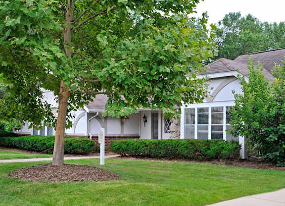 Leasing Office at Fox Pointe Apartments, East Moline, IL