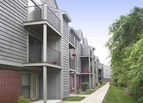 Apartment Homes With Patio/Balcony at Glenn Valley Apartments, Battle Creek, Michigan