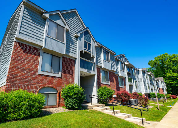 Exterior View of Property at Glenn Valley Apartments, Battle Creek, MI