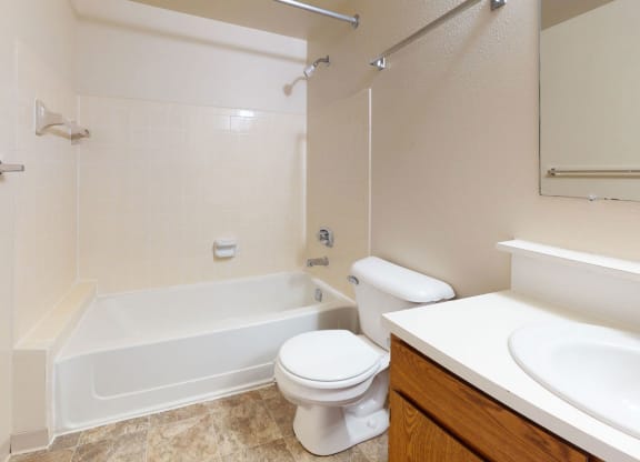 Master Bath at Hampton Lakes Apartments, Walker, MI, 49534