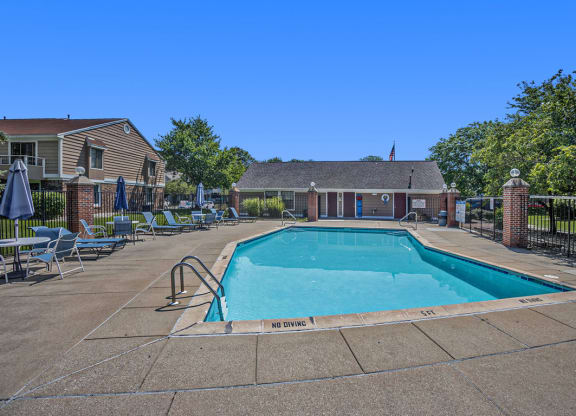 Refreshing Pool With Sundeck and Wi Fi at Hampton Lakes Apartments, Walker