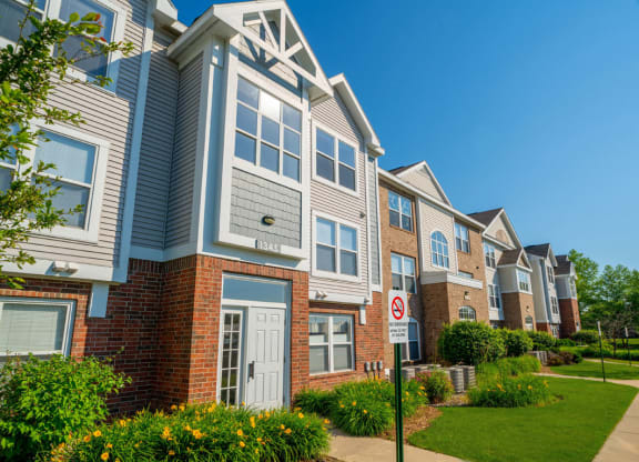 Well Maintained Buildings at Heatherwood Apartments, Grand Blanc