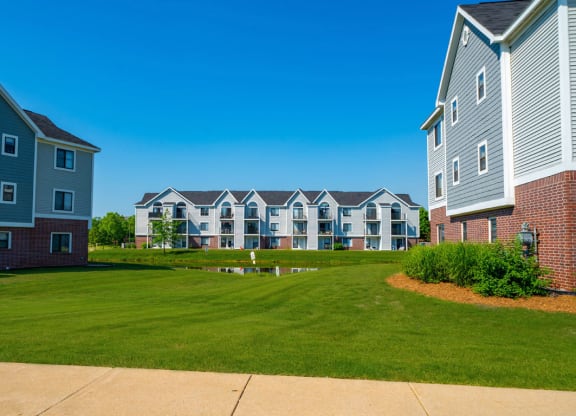 Park Like Grounds at Heatherwood Apartments, Grand Blanc