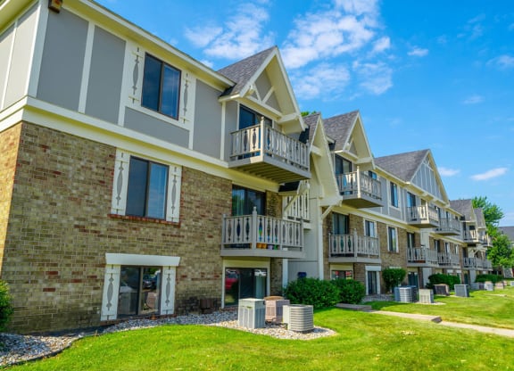 Elegant Exterior View at Hickory Village Apartments, Mishawaka, Indiana