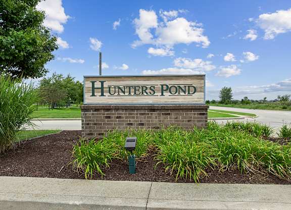 Property Signage at Hunters Pond Apartment Homes, Illinois