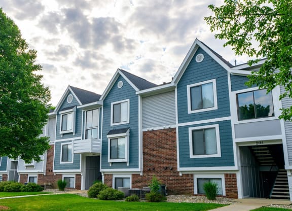 Exterior View at Hurwich Farms Apartments, South Bend, IN