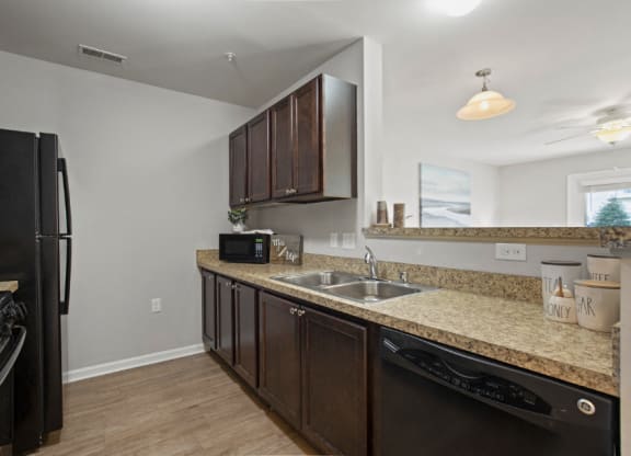 Huron Kitchen at River Hills Apartments, Fond du Lac