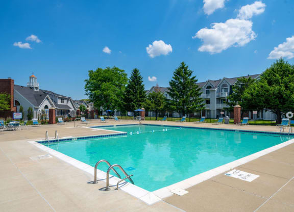Image Of Swimming Pool and Community View at Indian Lakes Apartments, Indiana
