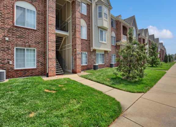Walking Paths to Buildings at LakePointe Apartments, Batavia