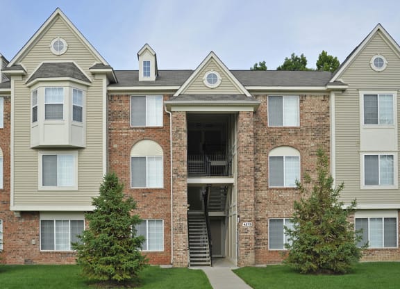 Exterior at LakePointe Apartments, Batavia, 45103