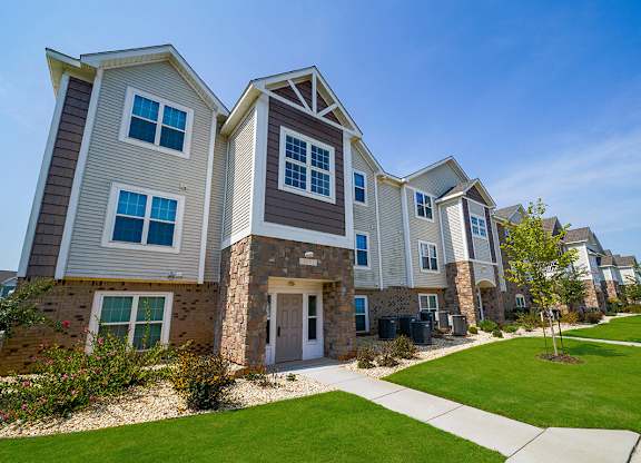Beautiful Building Exterior View at Limestone Creek Apartment Homes, Madison, AL 35756